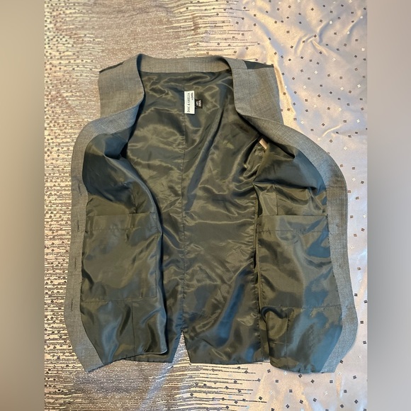 Gray Server Vest L - Picture 4 of 8